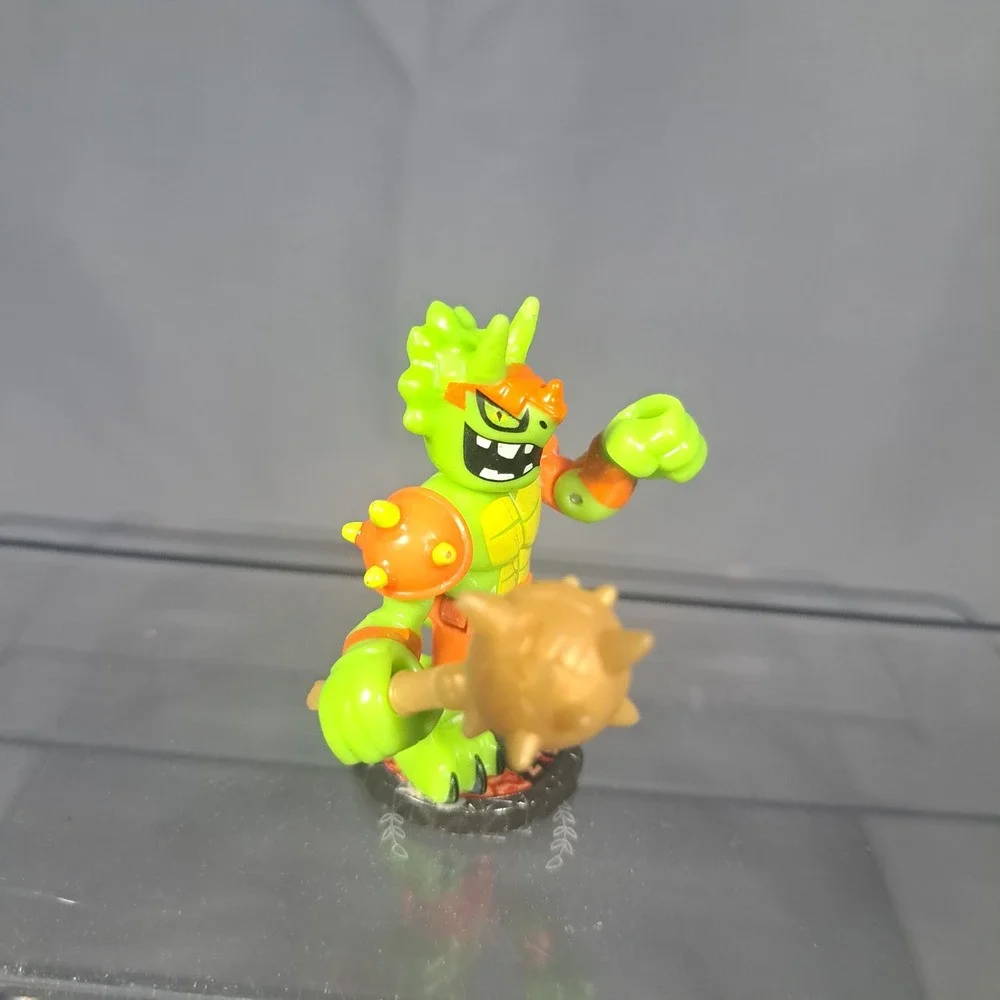 Akedo Beast Strike Tricerachops Golden Mace Figure Series 5 Battle Warrior Dino